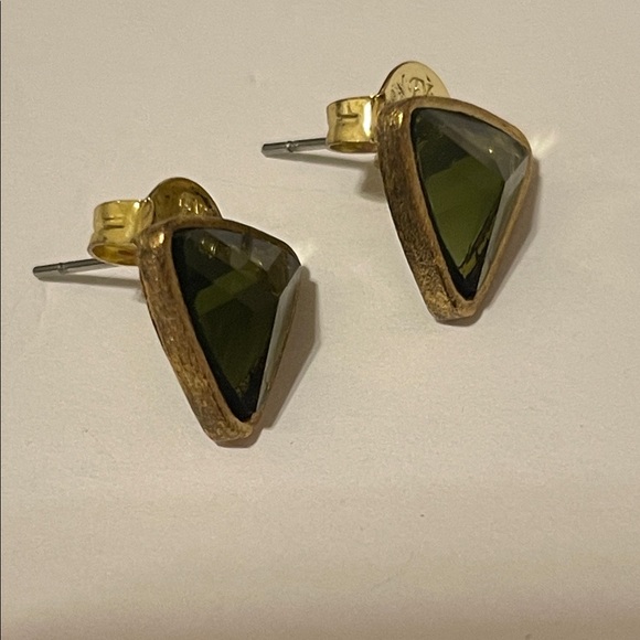 Rivka Friedman Elegant Vintage Gold Plated Peridot Triangle Stud Earrings NWOT - Picture 2 of 3